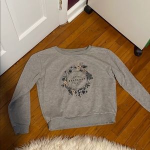 Gray crew top sweatshirt